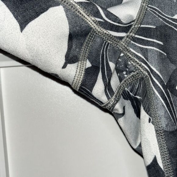 Athleta Chaturanga Tropical Flow Leggings Size XS - Picture 3 of 5